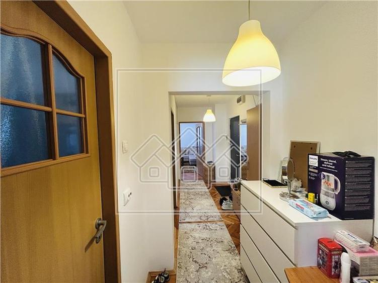 Ap decomandat, 60 mp utili, 2 camere si balcon - Turnisor