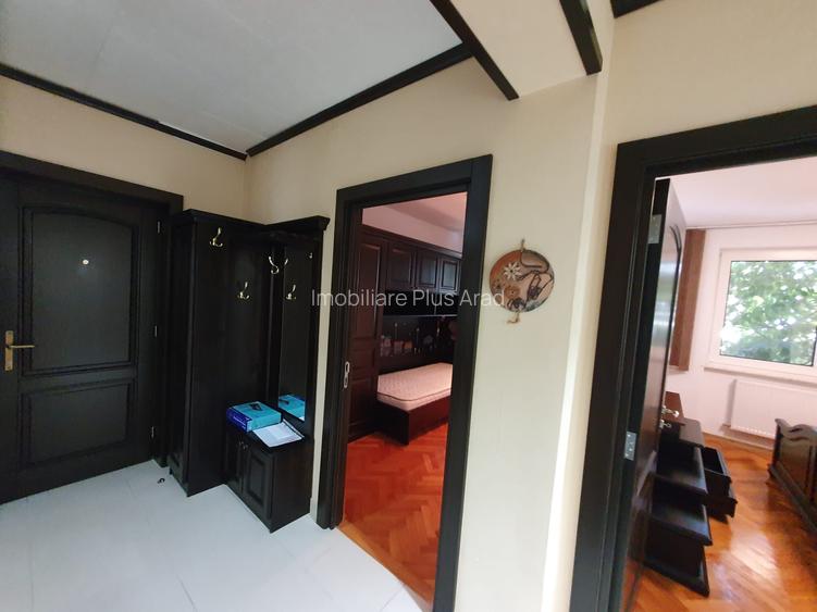 De inchiriat apartament  3  camere zona centrala- langa hotel Central - 2