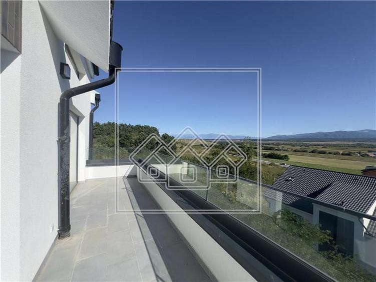Penthouse intabulat, 3 camere, balcon, dressing