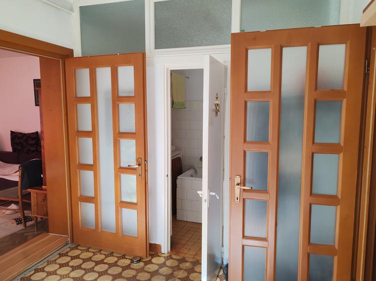 Apartament 3 camere in casa zona Central