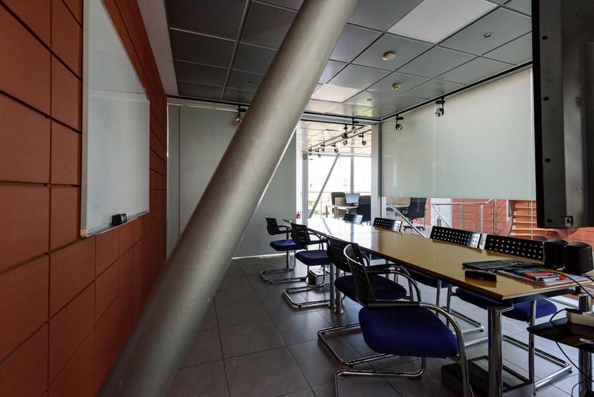Sediul Administrativ Premium – 225 mp Utili, Compartimentare Modulară din Sticlă