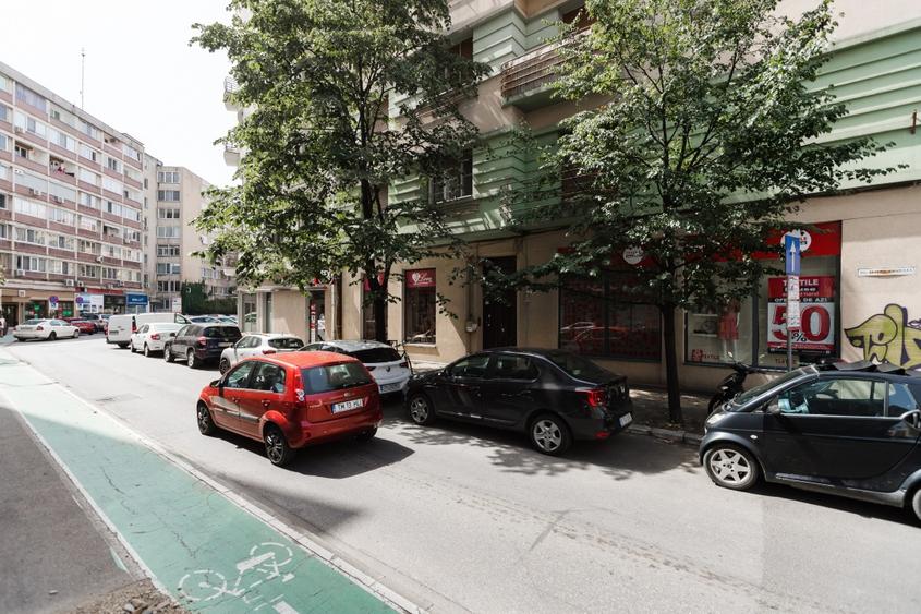 Proprietar, închiriez apartament 2 camere lux, ultracentral