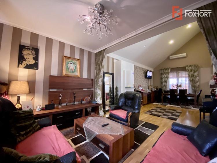 Casa cu 6 camere de vanzare in localitatea Sanandrei, zona Centrala