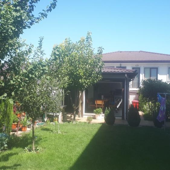 Casă P+1 de vânzare în Ovidiu Sud – 3 dormitoare, 3 garaje, teren 552 mp
