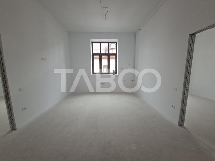 Apartament de vanzare 3 camere 3 bai zona centrala - predare la ALB