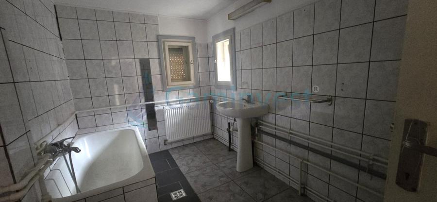 Teren si casa de vanzare,zona cu vizibilitate,Cantemir,Oradea