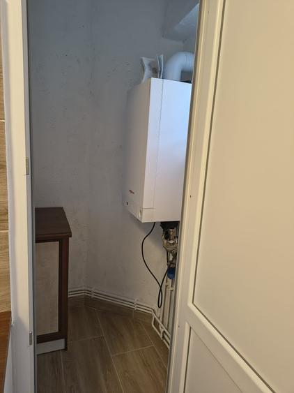 Apartament cu 3 camere de inchiriat zona Micro 3 Iazul Morilor etaj 1 renovaT