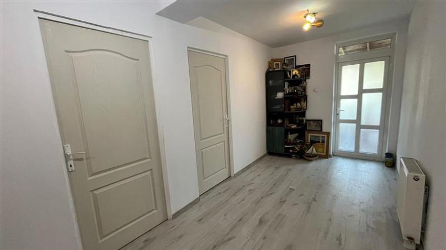 Apartament 3 camere, pe 2 nivele cu curte, in Bucium