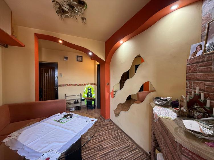 Apartament 2 camere, decomandat, zona Mihai Eminescu