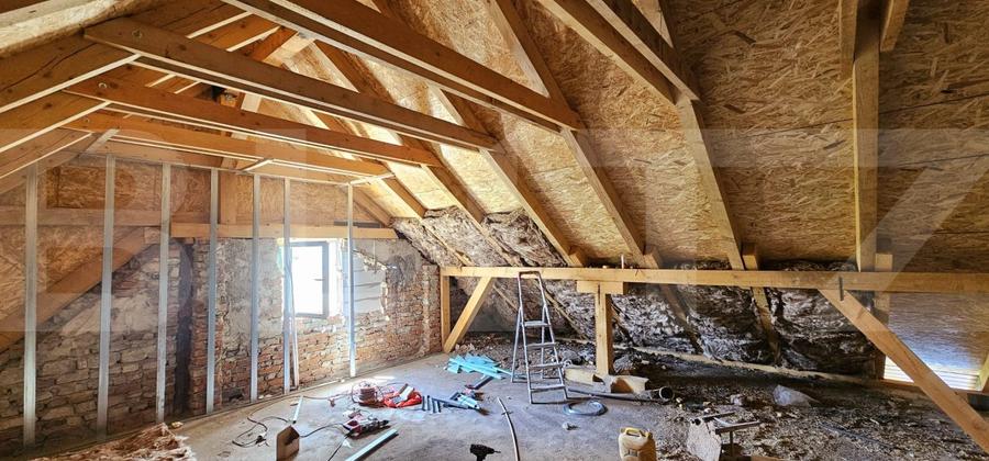 Casă spațioasă, de vanzare, cu 10 camere, 200 mp, zona semicentrala