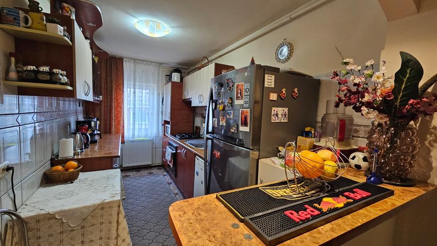 Apartament 3 camere decomandat zona Judetean,mobilat,122500 Euro
