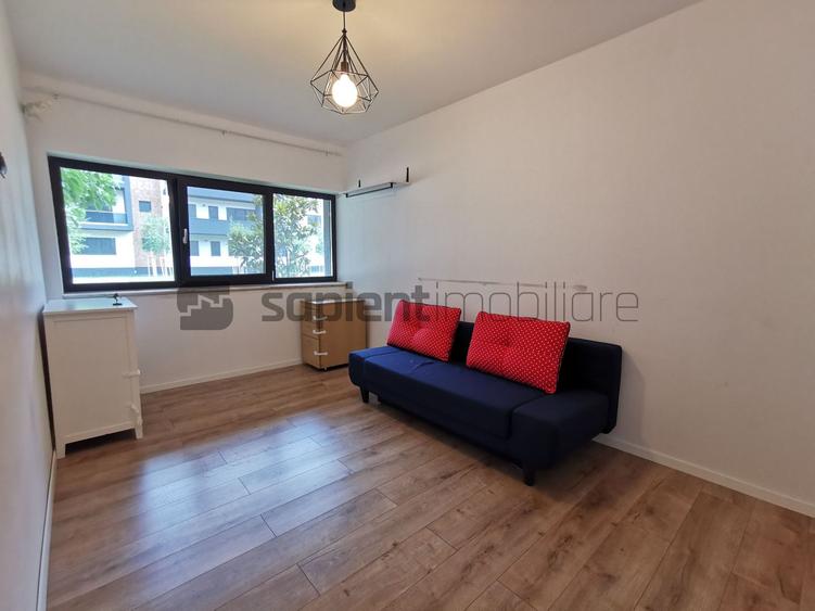 De închiriat apartament cu 3 camere, în Milano 5, Nufărul