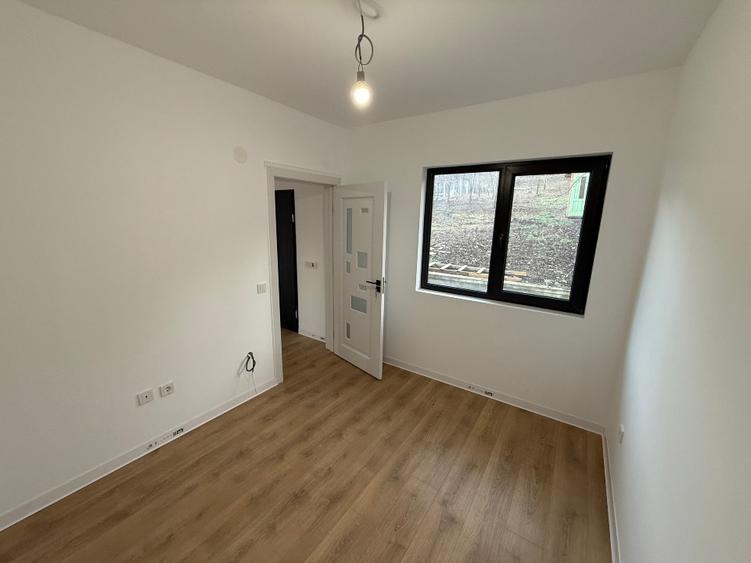 Casă nouă 3 camere cu teren de 1.370 mp la 5 min de Vălenii de Munte