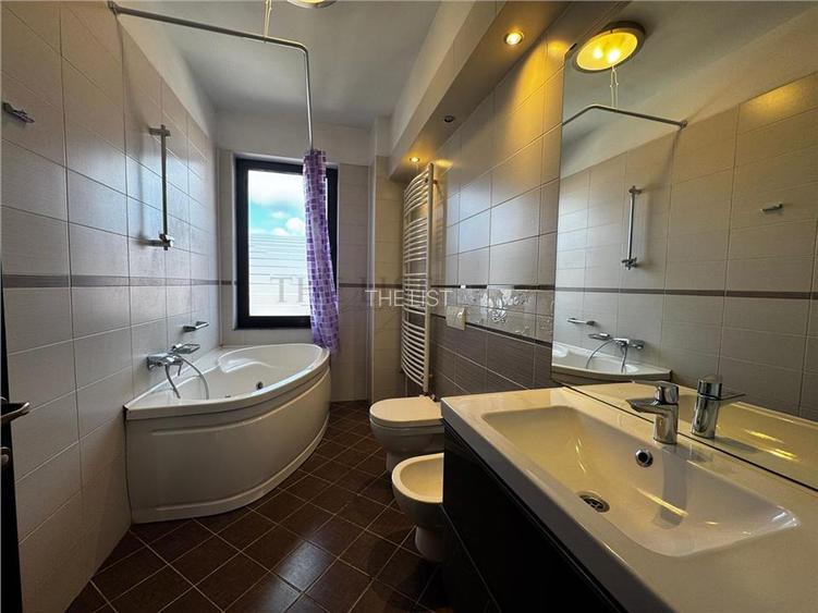 De Vanzare | Apartament cu 3 camere | 2 locuri de parcare incluse in pret | Pipe - 10