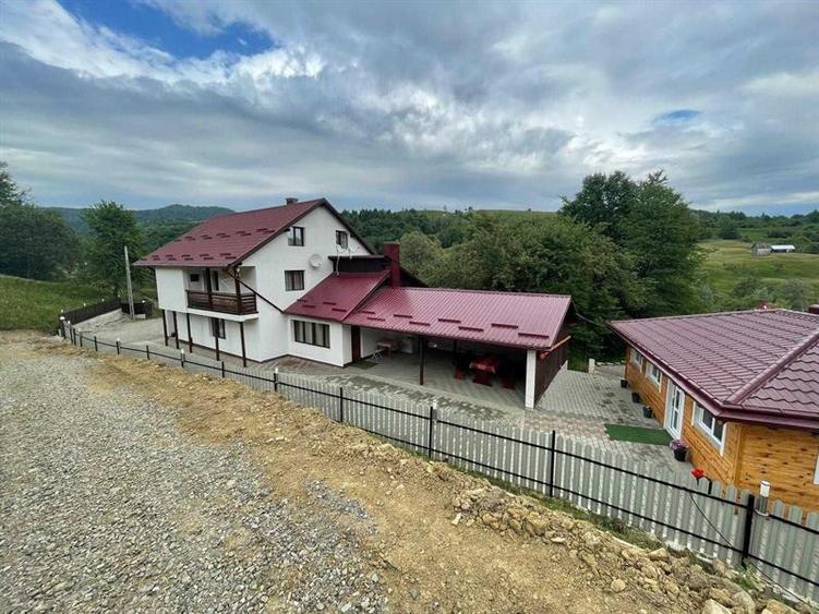 Cabană P+E+M mobilată, foișor, teren 15.000 mp – Vama, Bucovina