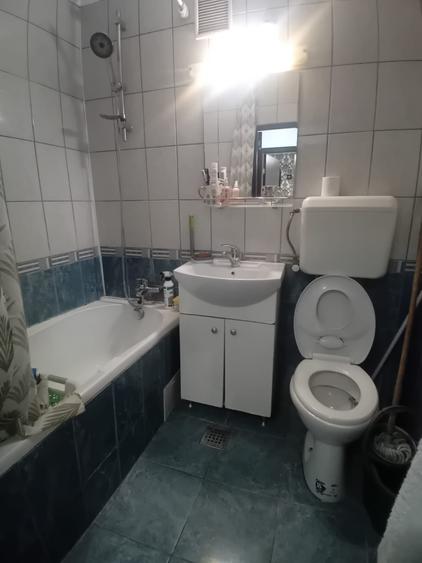 Ap 3 camere Decomandat 65mp etaj 1 din 4 / Parcare