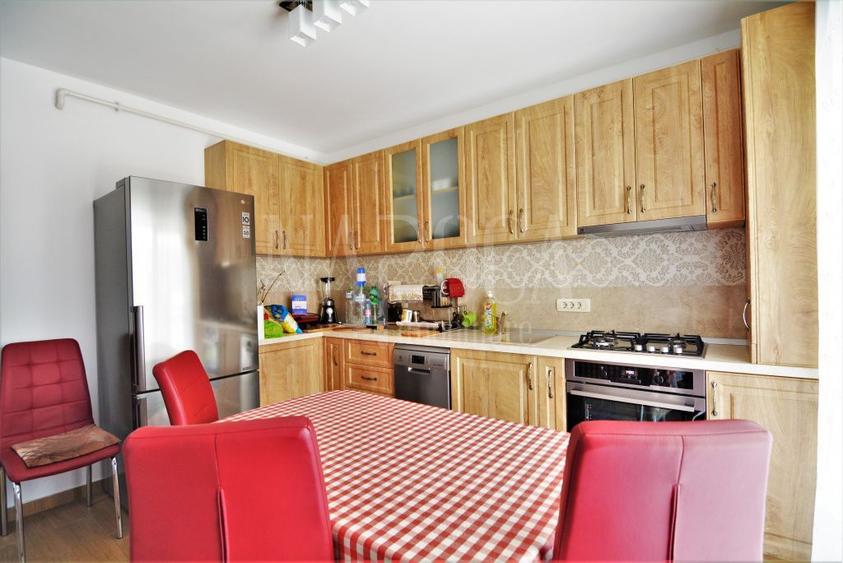 Casa 4 camere de vanzare in Floresti