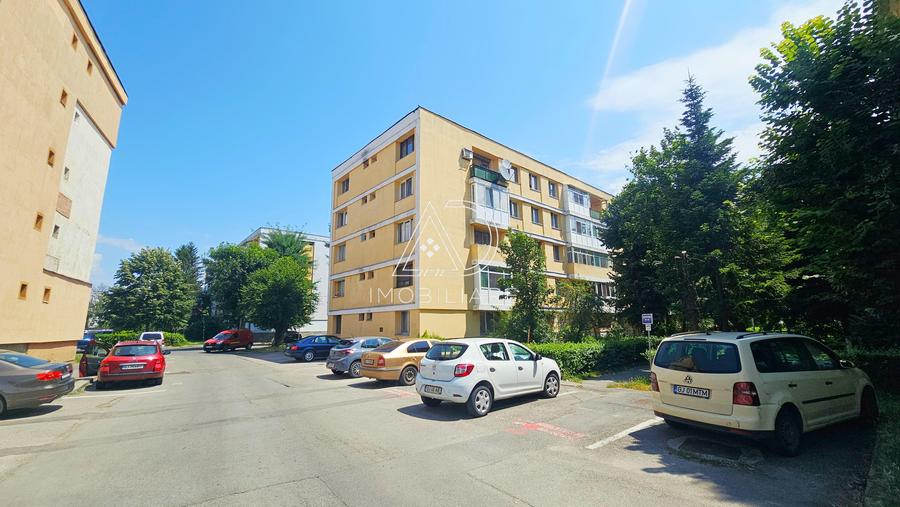 Apartament 3 camere decomandat de vânzare - zona Centrală – strada General Crist