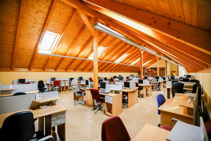 Infrastructură Premium pentru Afaceri IT - Disponibilă Acum