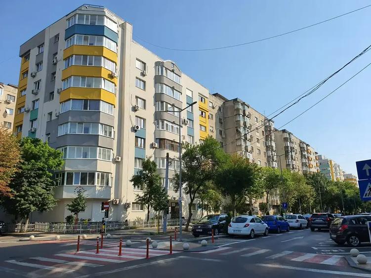 Parc Sebastian, Cobadin, 4 camere 97 mp etaj 8/8 bloc 1989