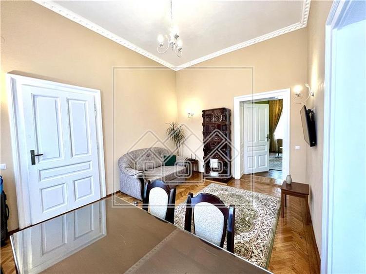 Apartament cu 2 camere, dotari de LUX, Ultracentral, etaj 1