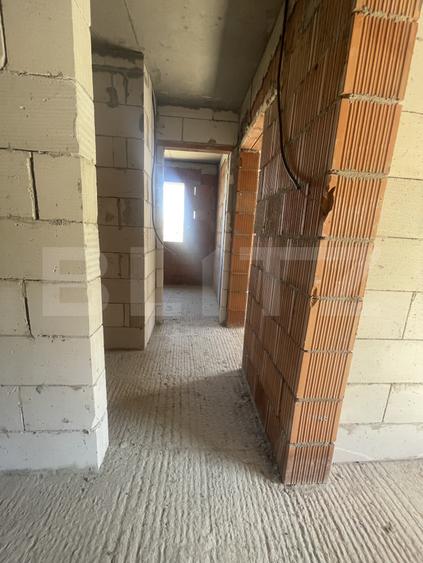 Apartament cu 3 camere, dispus pe două niveluri, cu gradina