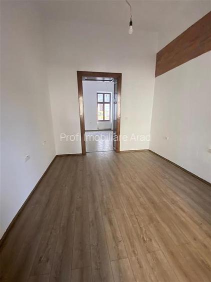 Inchiriez Spatiu  Comercial cu intrare din Bulevard - 21