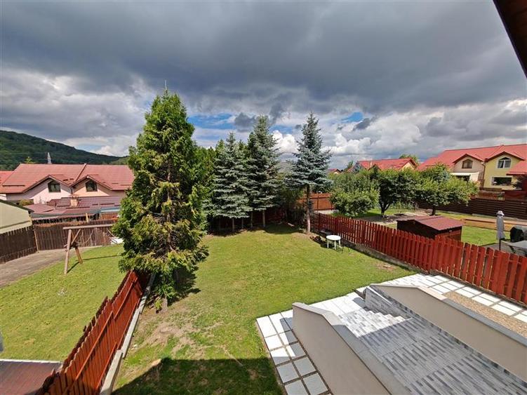 Vanzare casa imbratisata de natura in zona Bunloc, teren 445 mp