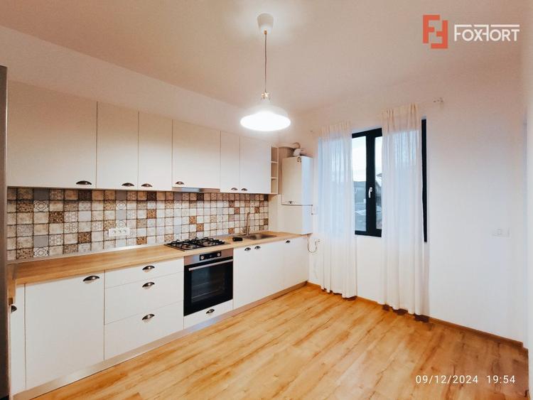 Casa tip triplex cu priveliste de vis in Giroc - V7245
