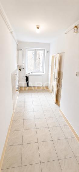Apartament 2 camere etaj intermediar cu balcon zona Horea Centru