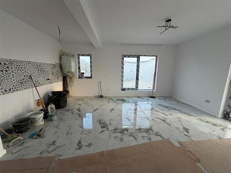 Casa de vanzare , in cartier nou Focsani Nord - Petresti -