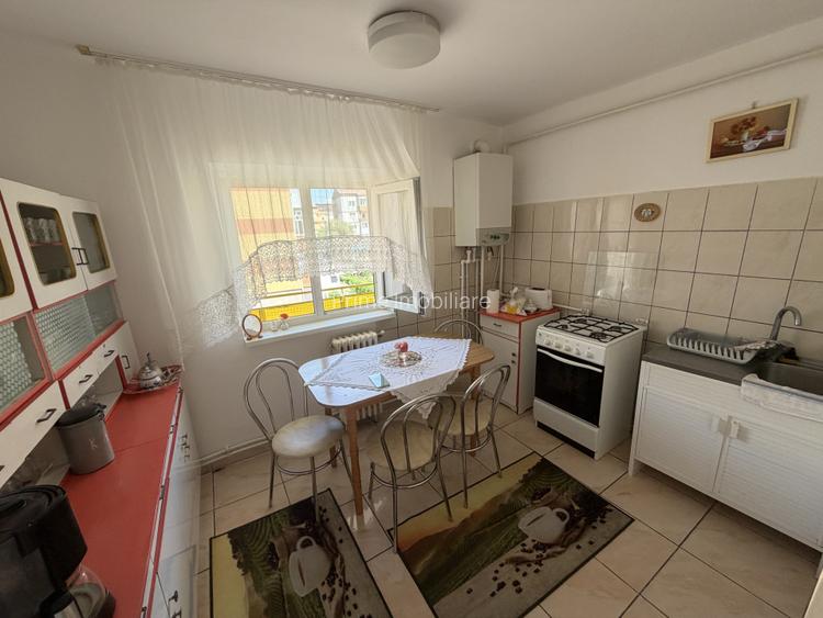 Apartament 3 camere, 66mp, Etaj 2, Zona - Cetate Mercur - 3