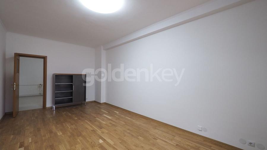 Apartament generos cu 9 camere | langa metrou si parc | rezidenta/birouri