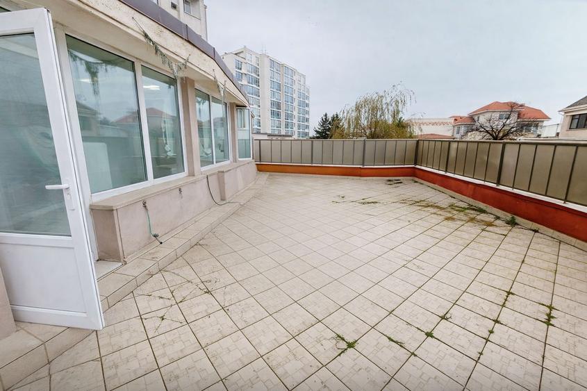 CAPITOL - B-dul. Mamaia - Apartament cu 4 camere si terasa de 80 mp.