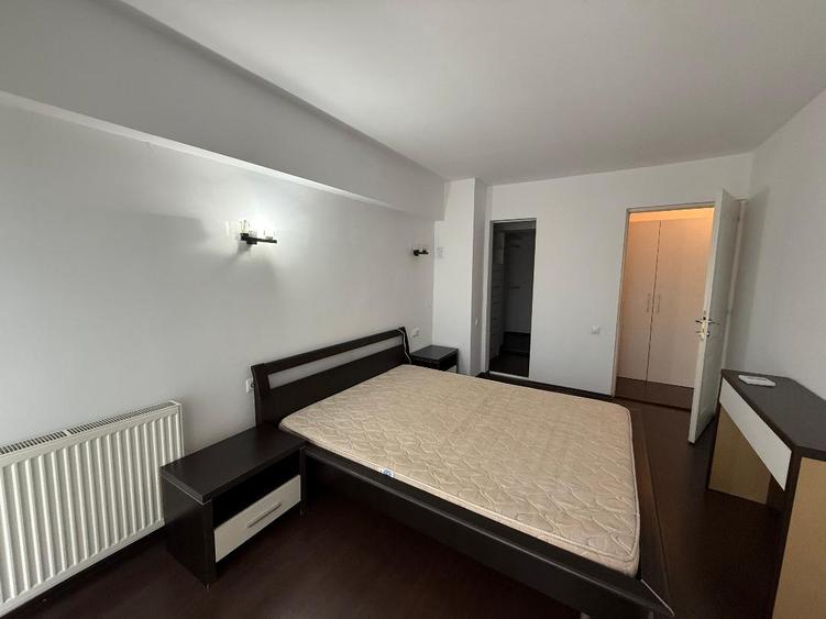 De inchiriat Apartament 3 camere cu scara interioara, zona Centru.