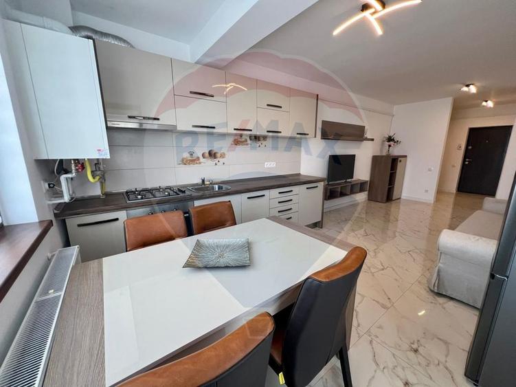 Apartament cu 3 camere de vânzare