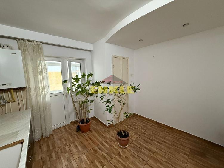 Vânzare apartament 3 camere decomandat, Zona Curcubeului