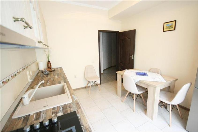 Apartament central cu acces la gradina si 2 locuri parcare