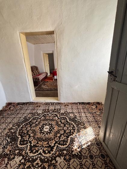 Casa bătrânească de vânzare
