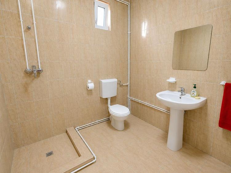 Spațiu industrial de închiriat, 571 mp, acces TIR, Turda