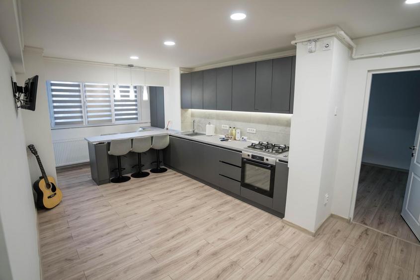 Apartament 2 camere, decomandat,etaj 3, zona centrala