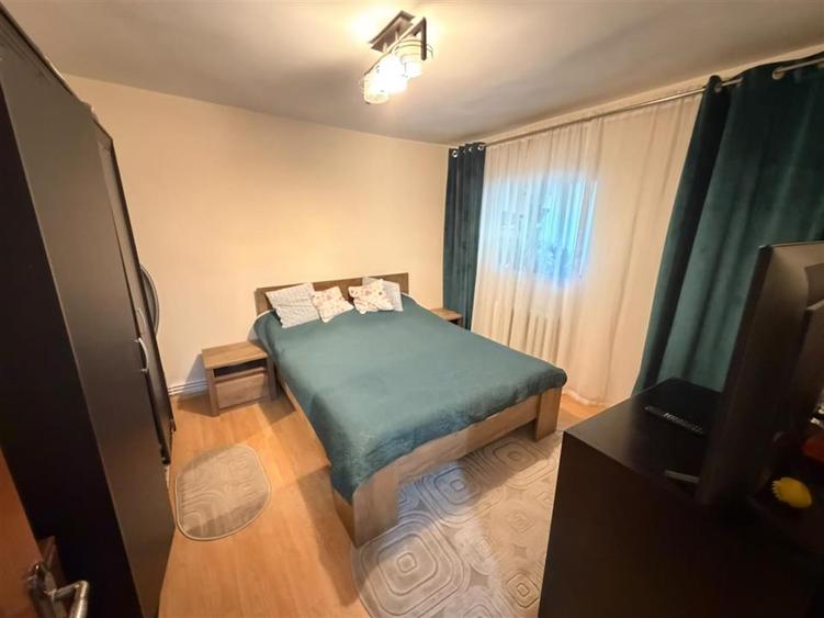 Apartament 3 camere, renovat, Supeco , etaj 4 cu acoperis