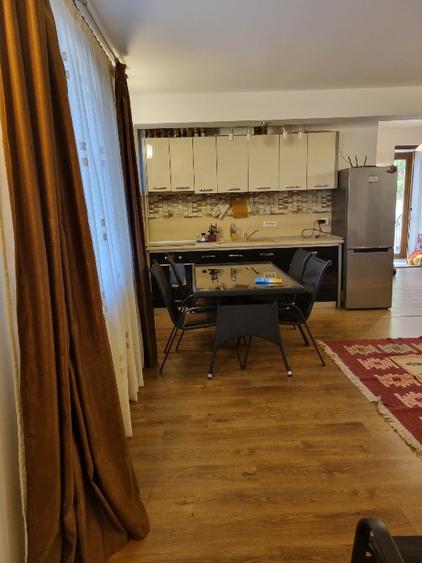 Inchiriez apartament 3 camere, 100mp, in vila, cu terasa si gradina
