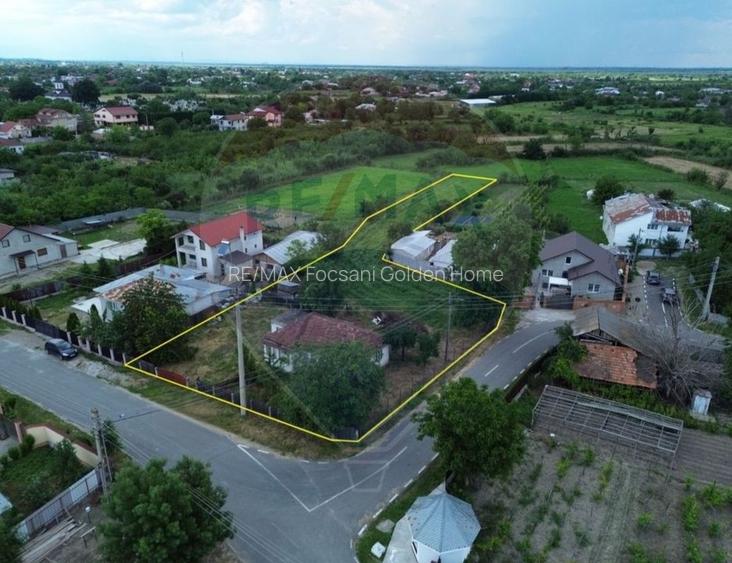 Casă/Teren 2100mp | Vulturu, Vrancea - 1