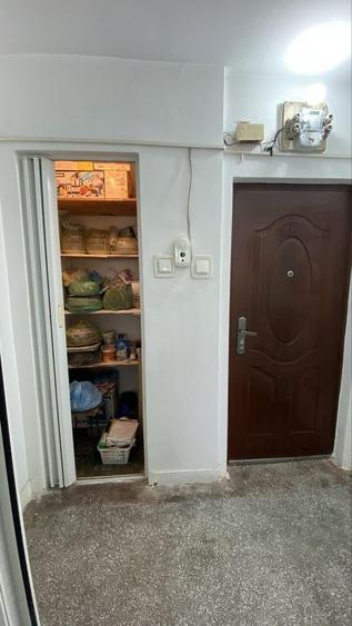 Vând apartament 2 camere semidecomandat, zona Stomatologie, Spital neuropsihiatr
