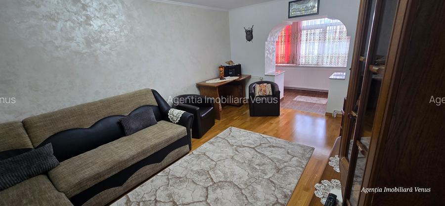 Apartament 2 camere  etaj 2 zona Scolii 11 - 4