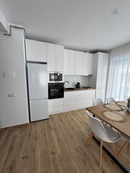 3 camere, 2 băi, vedere la mare, terasă 50m2.