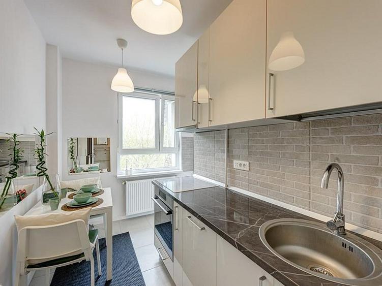 Apartament 2 camere decomandat lux,centrala proprie ,loc parcare