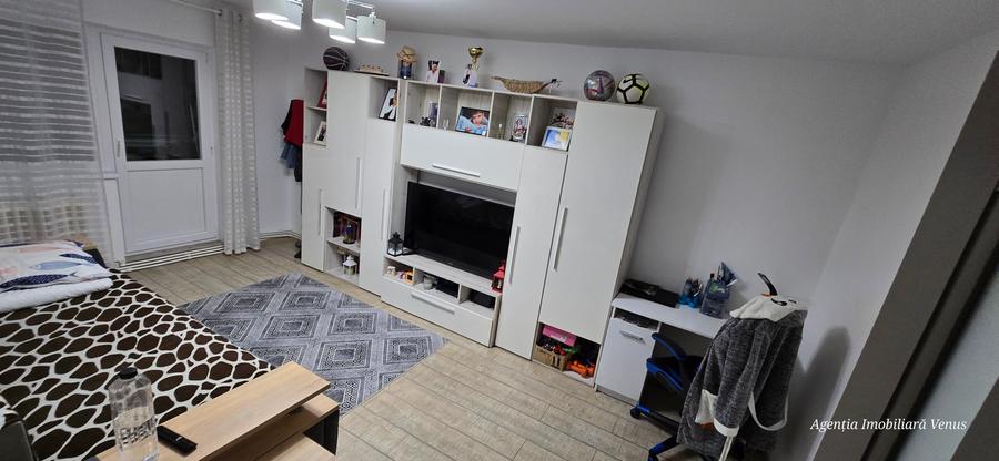 Apartament 3 camere zona Uvertura Mall