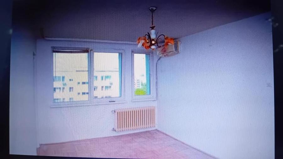 5 min Parc IOR 2 camere insorit Cf.1 cu balcon etaj superior pe mijloc